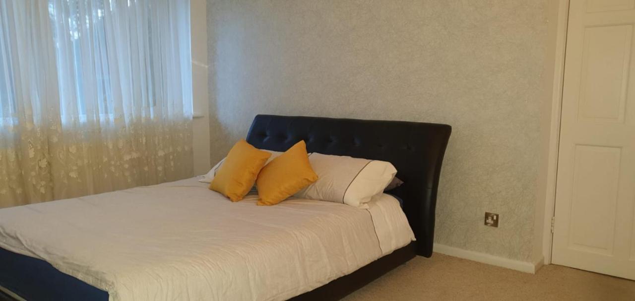 2 Bed Semi-Detached House Villa Poole Eksteriør billede