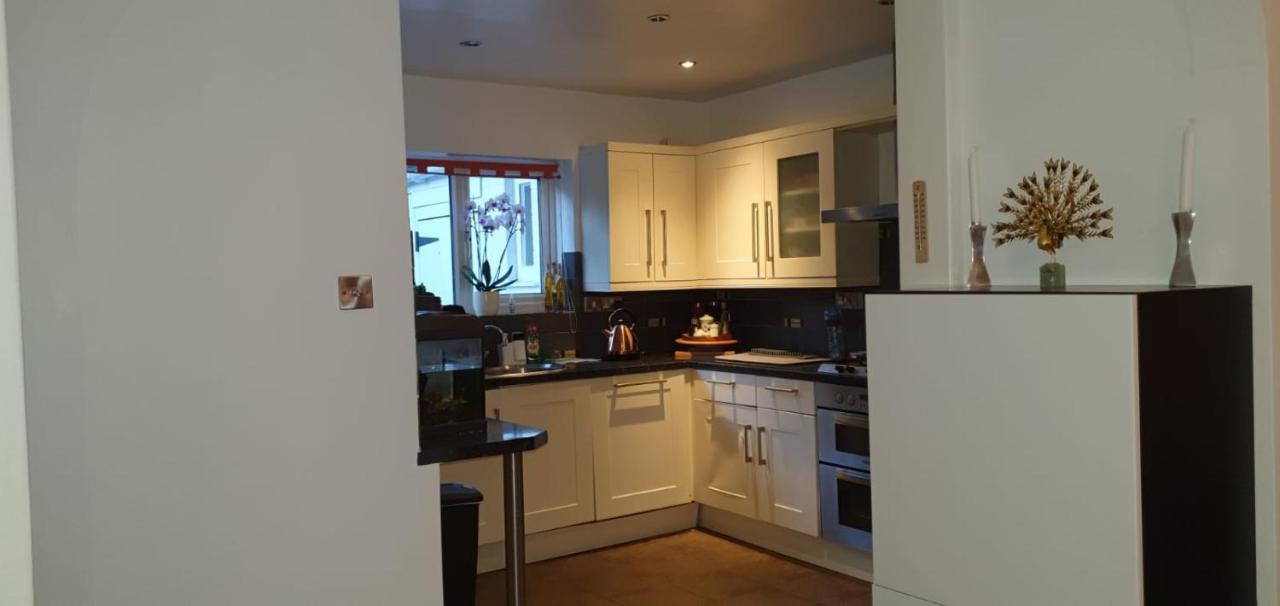2 Bed Semi-Detached House Villa Poole Eksteriør billede