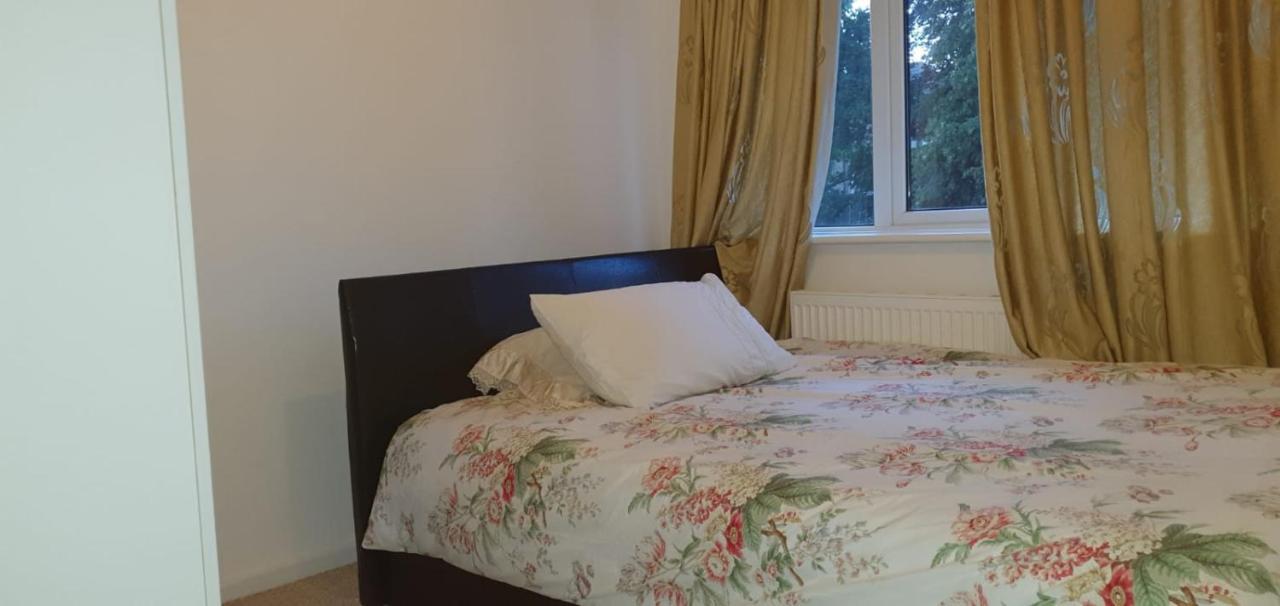 2 Bed Semi-Detached House Villa Poole Eksteriør billede